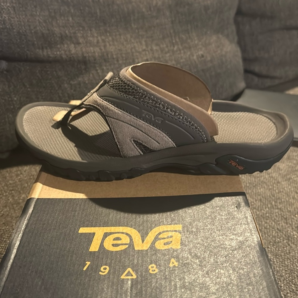 Teva Men’s Pajaro  flip-flops
